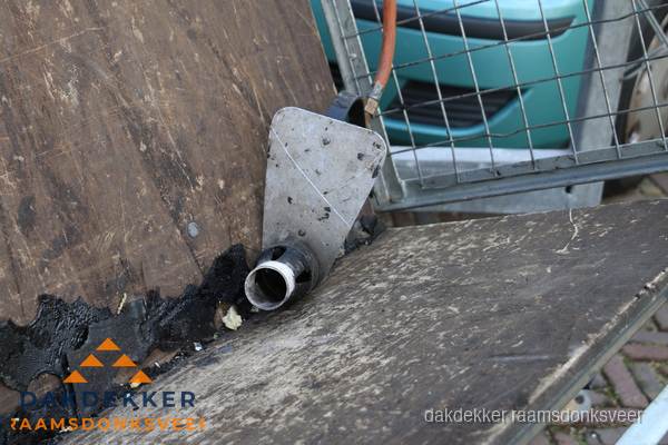 Dakdekkers gasbrander voor bitumen werkzaamheden in Raamsdonksveer Dakdekkers gasbrander voor bitumen werkzaamheden in Raamsdonksveer